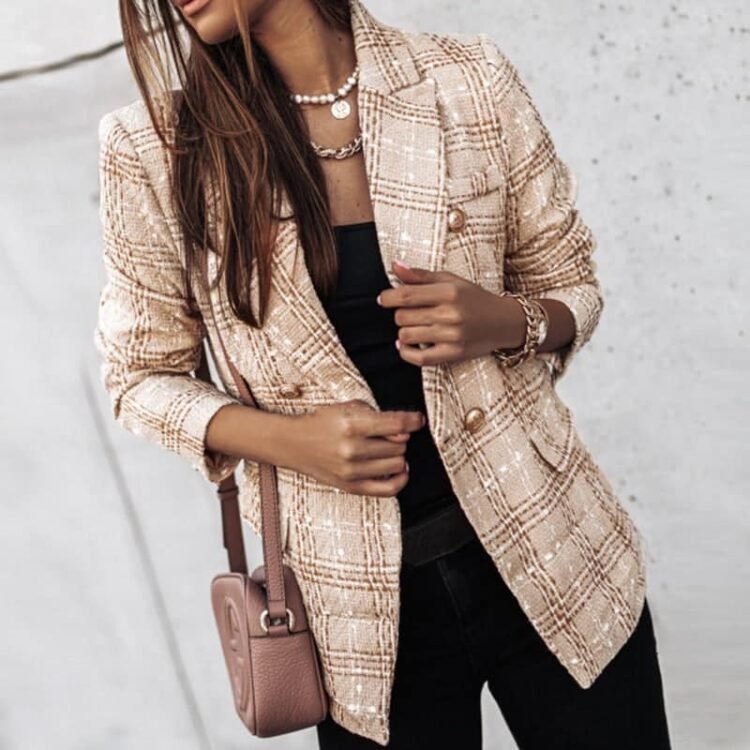 Stilig beige blazer med moderne eleganse og sofistikert stil.