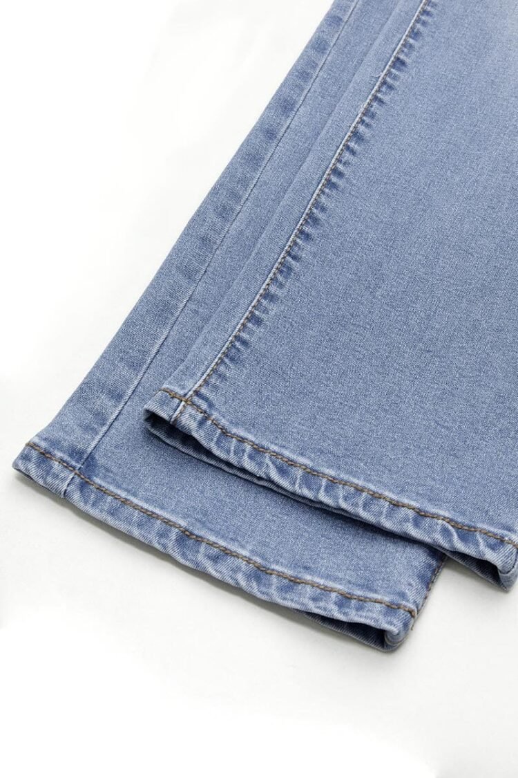 Blå denim jeans med slitesterk twill-vev og autentisk design.