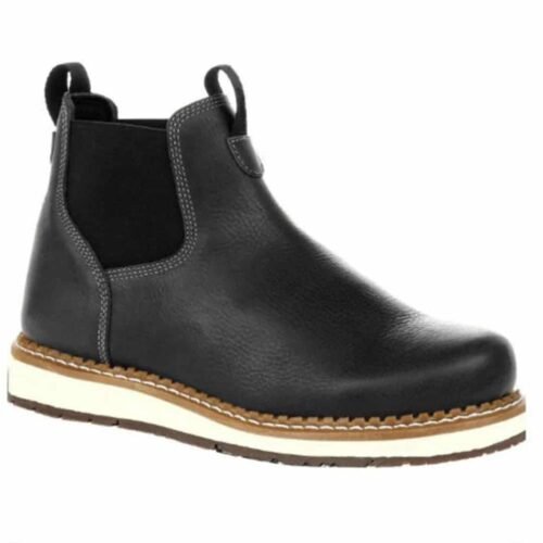 Chelsea boots i svart lær med elastiske paneler, karamellfarget såle og hvit gummi.