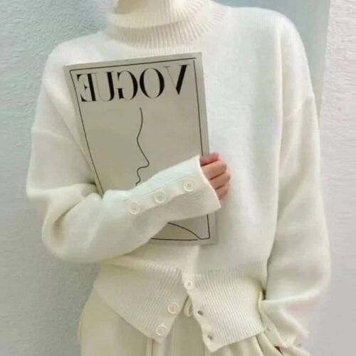 Hvit turtleneck genser og Vogue magasin - Stilfull monokrom antrekk.