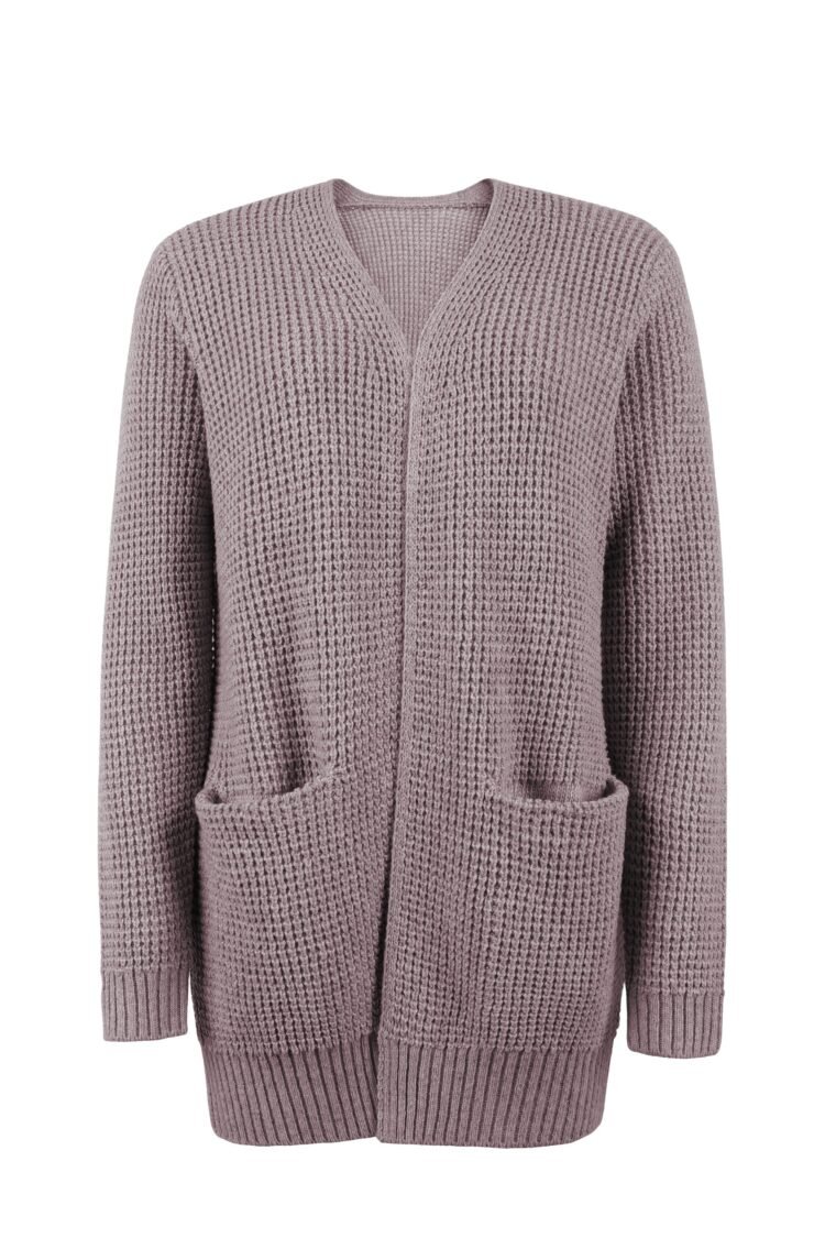 Stilig lilla cardigan med teksturert strikk, V-hals og lommer - avslappet og trendy.