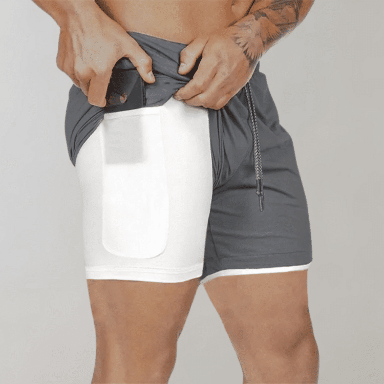 Sporty to-lags shorts med praktisk mobiltelefonlomme - perfekt for trening og aktiviteter.