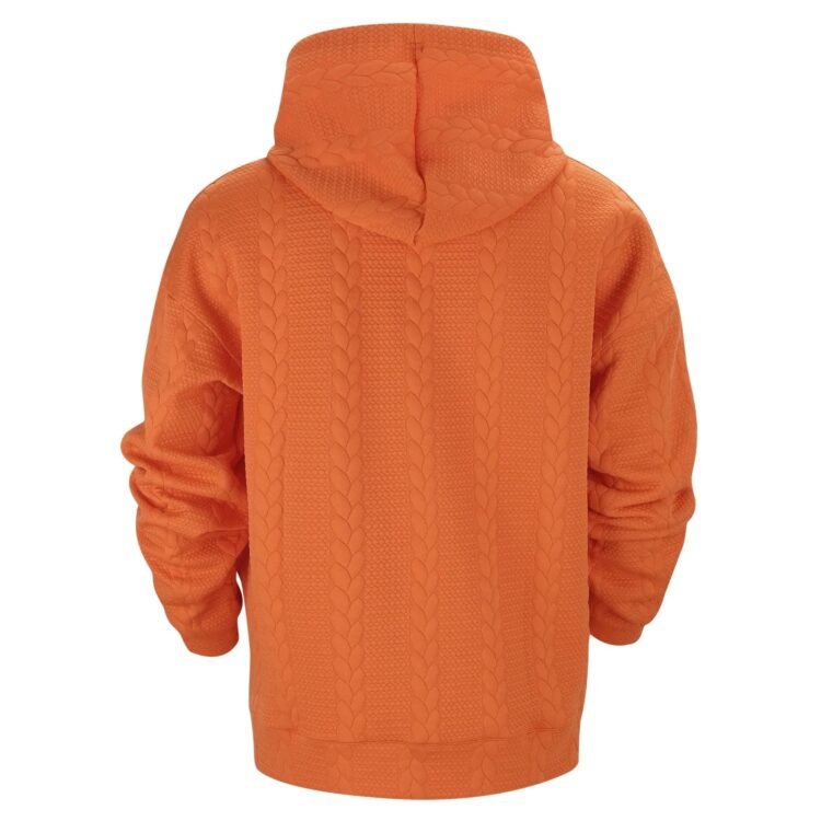 Oransje hettegenser med vertikalt Cable Knit mønster og ribbestrikkede mansjetter og hem.