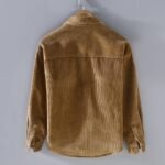 Tan corduroy jakke med yoke og avslappet passform - vintage stil.